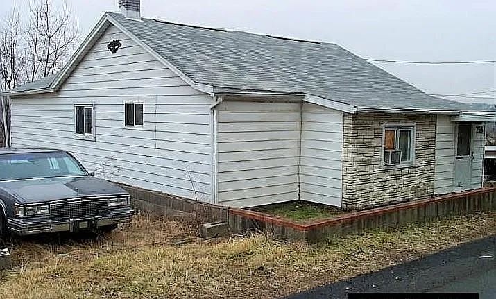 10 Rollie St photo 1