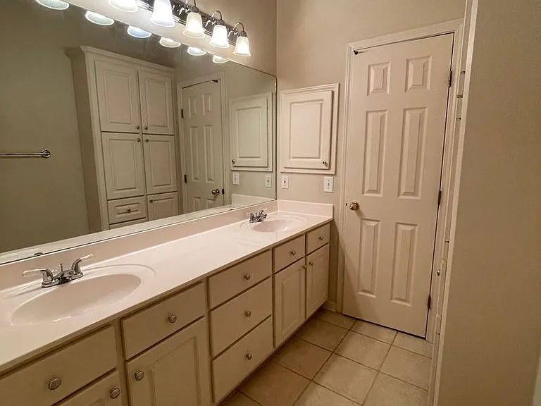 217 Kirkwood Dr — Photo 5