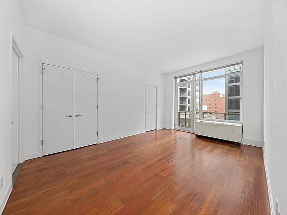 4th image of 4117 Crescent St APT 4N