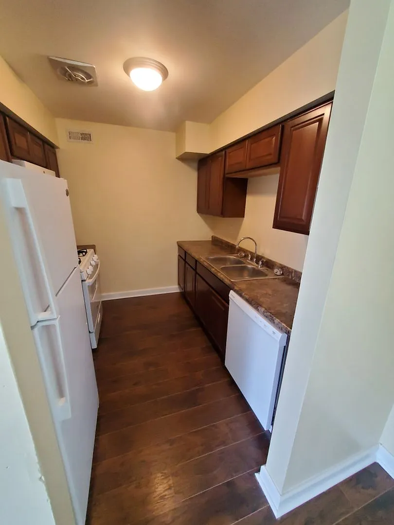 Abbott Acres Apartments — Photo 3