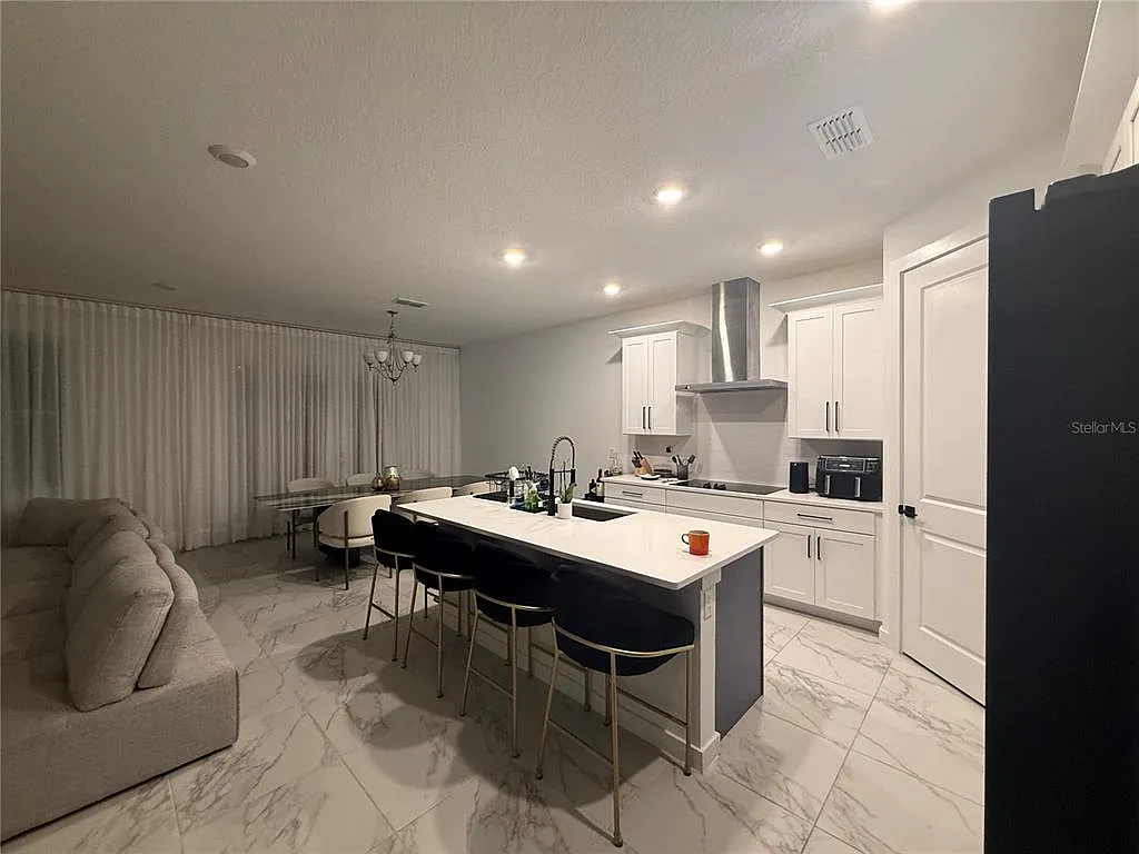 5 bed, 3.0 bath, 2811 sqft, $4,250 — Photo 4