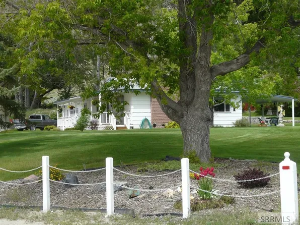 560 N Front St, Arco, ID 83213