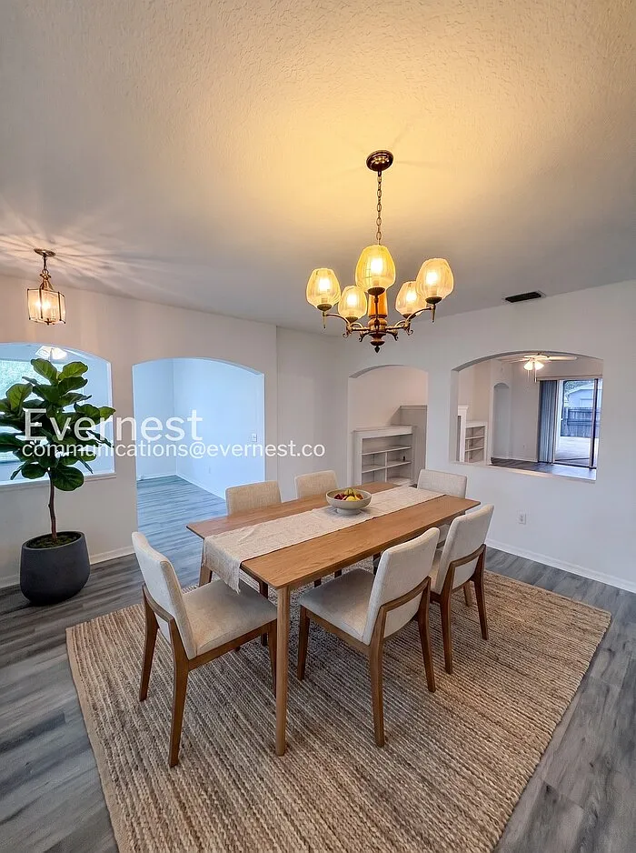 3 bed, 2.0 bath, 2127 sqft, $2,800 — Photo 4