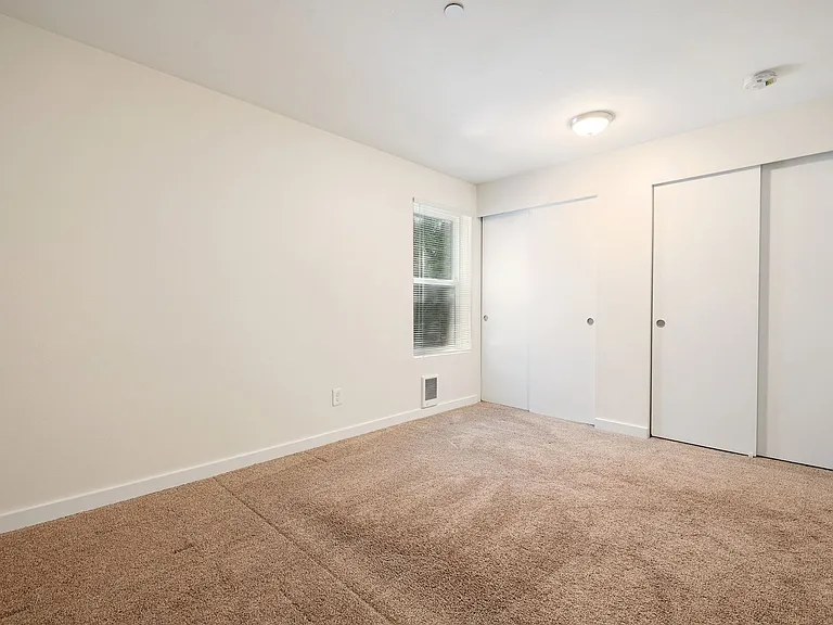 Daniels Apartments — Photo 18