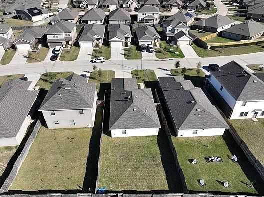 3rd image of 26815 Jasmine Breeze Dr
