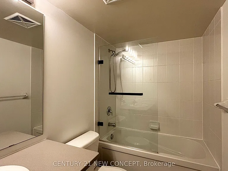 25 Lower Simcoe St #808 — Photo 10