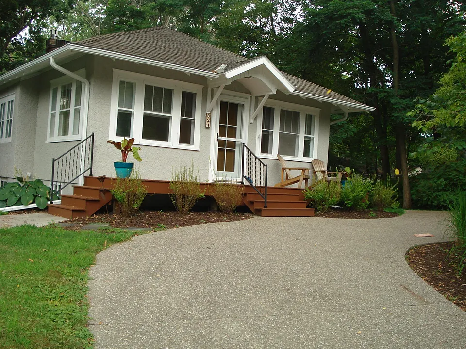 324 Forest Ave
