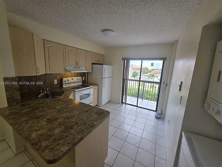 5560 W 21st Ct #308 — Photo 12