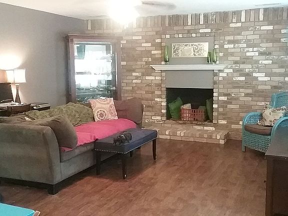2nd image of 1206 Penny Ln