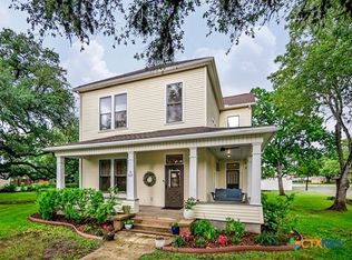 608 N Clinton St, Cuero, TX 77954