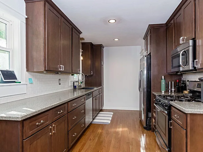 1612 N Roosevelt Ave — Photo 3