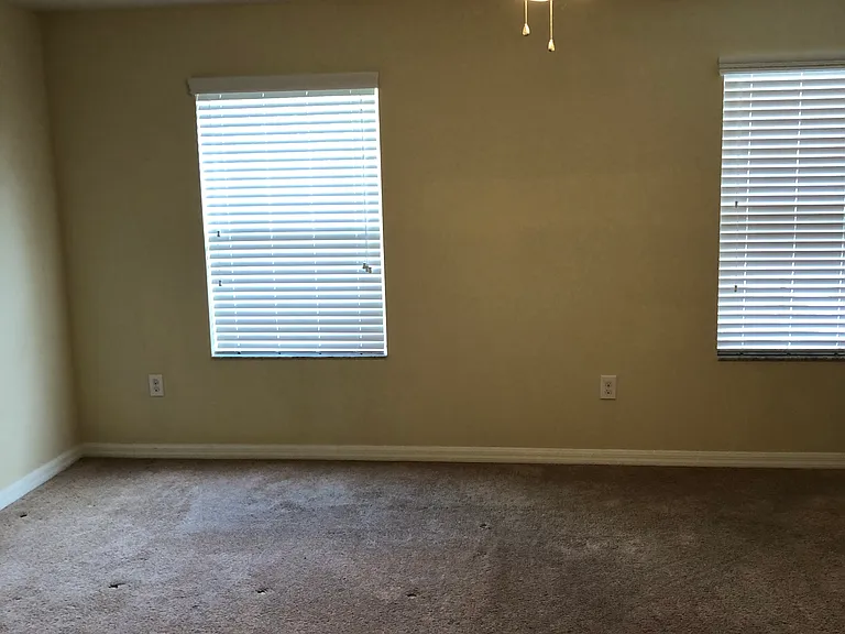 2750 Hampton Green Ln — Photo 10
