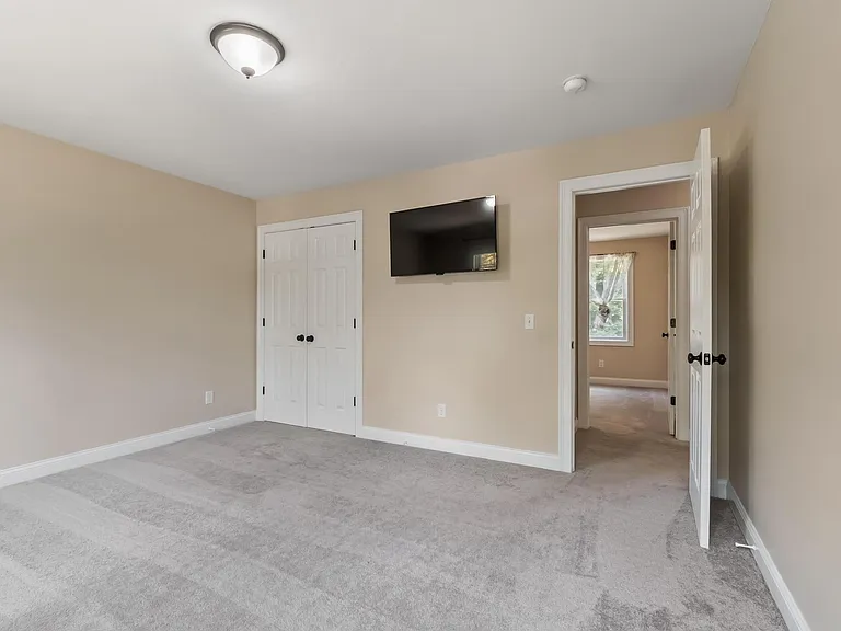 22 Valley Forge Cir — Photo 12