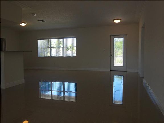 4th image of 16900 SW 90th Ave