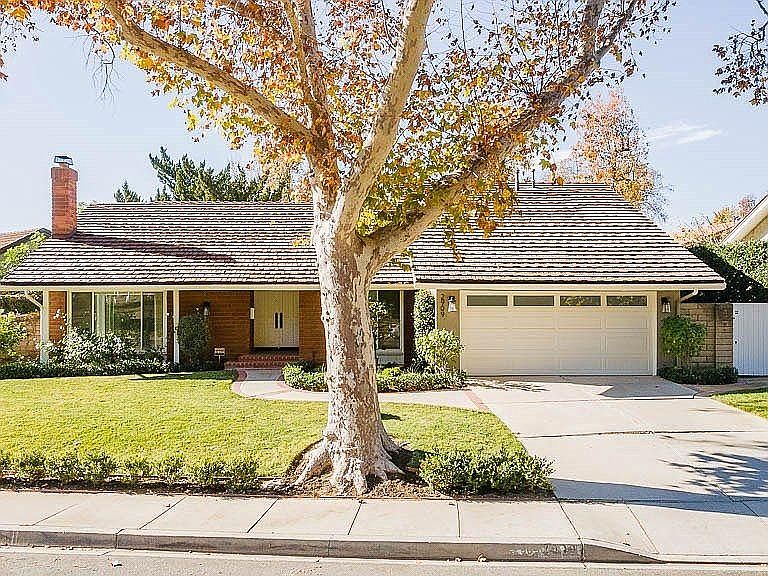 1st image of 2909B Sierra Dr