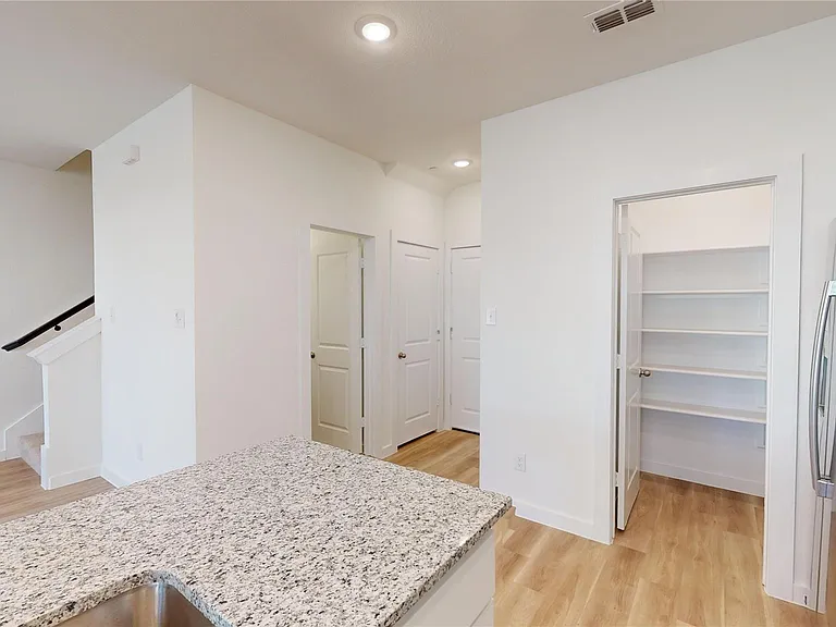 2916 Elle Dr — Photo 14