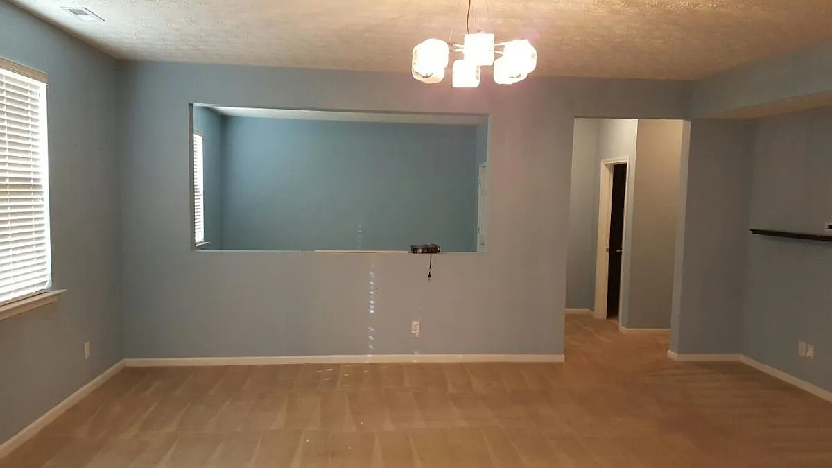 3 bed, 2.5 bath, 3527 sqft, $2,600 — Photo 2