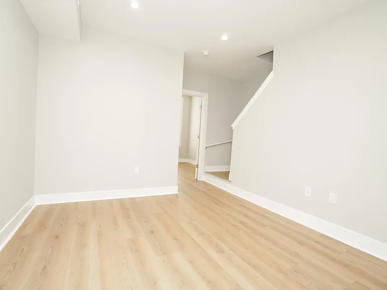 1729 Mifflin St #2 — Photo 3