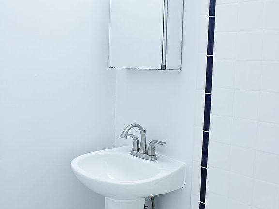 5th image of 515 E 78th St APT 4G