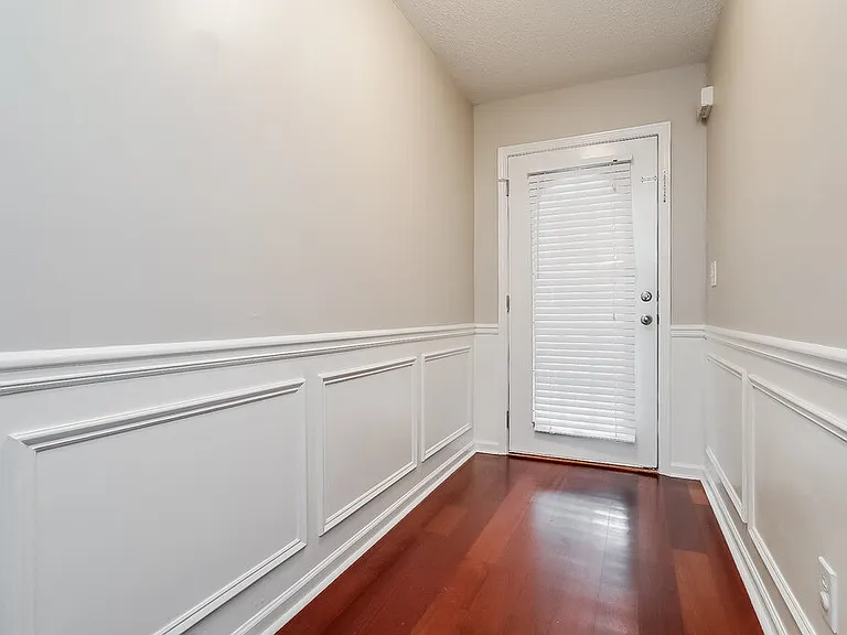 385 Hidden Creek Ln — Photo 4