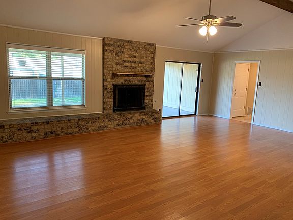 2nd image of 3722 Briargrove Ln
