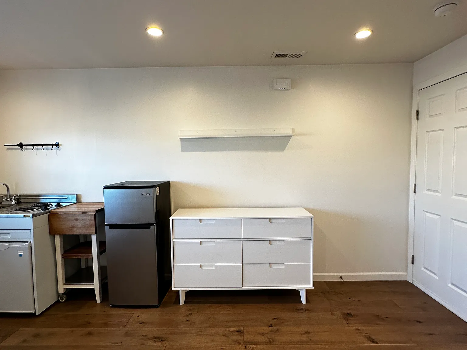 Studio, 300 sqft, $1,450 — Photo 2