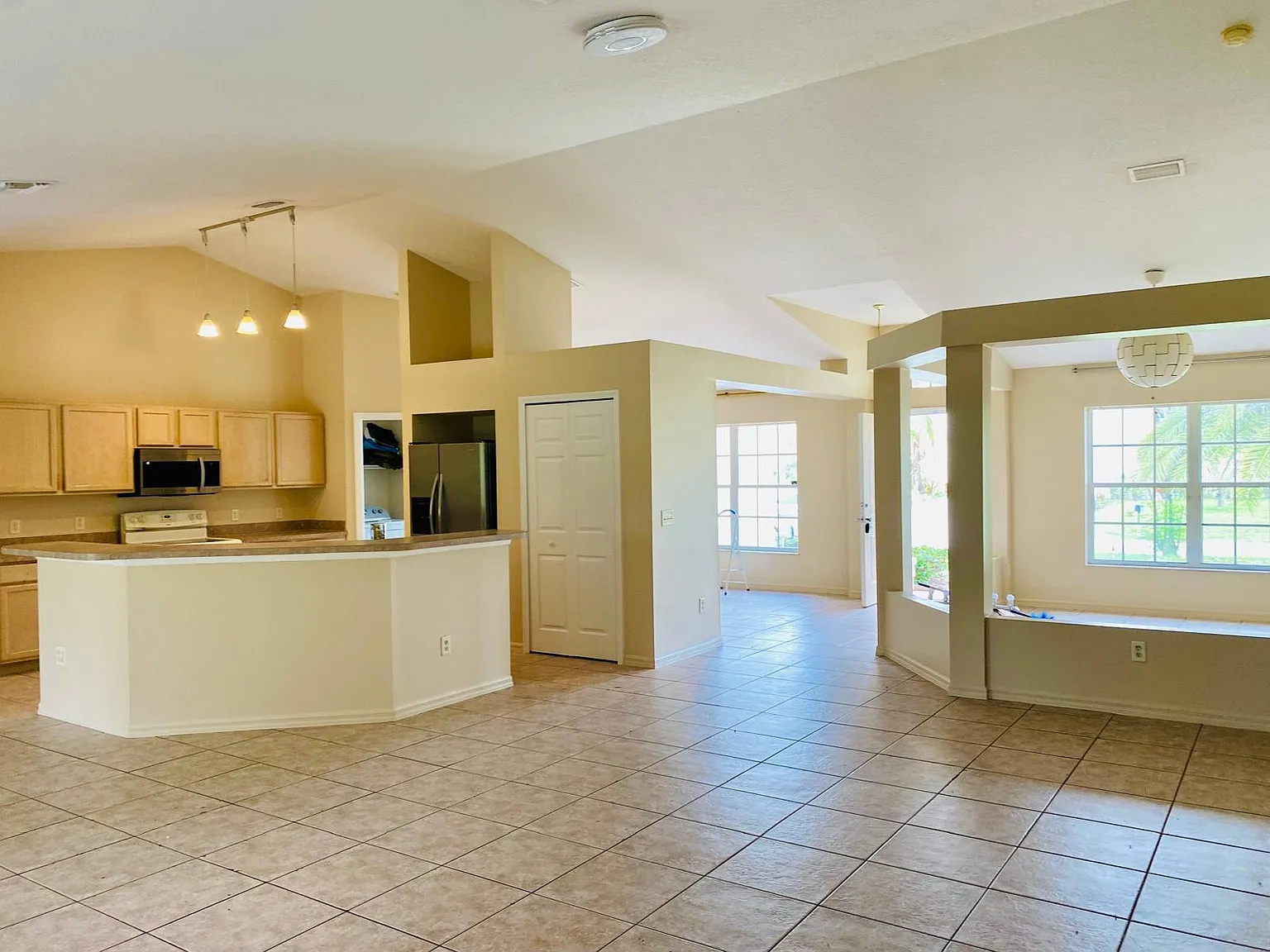 3 bed, 2.0 bath, 2006 sqft, $2,900 — Photo 4