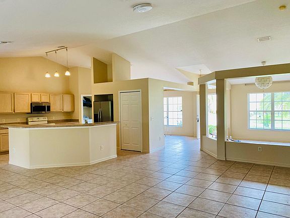 4th image of 5952 NW Baynard Dr
