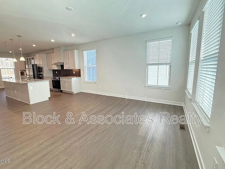1362 Chowan Ave — Photo 9