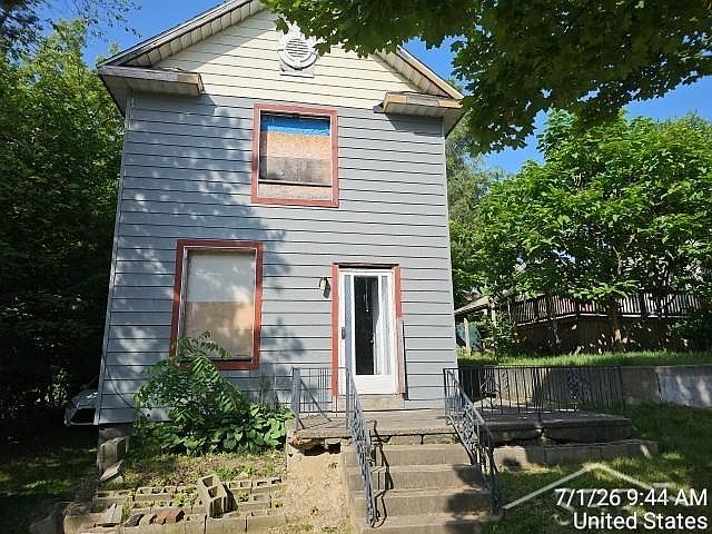 1st image of 810 Crapo St