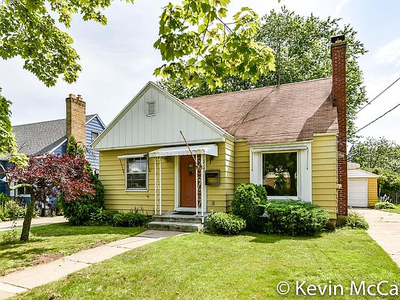 2nd image of 1718 Fremont Ave NW