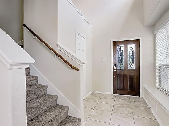 2nd image of 6466 Calgary Woods Ln
