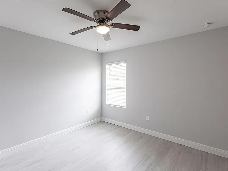2113 Como St — Photo 25
