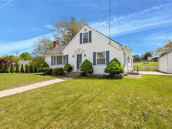 2nd image of 74 Youngs Ave