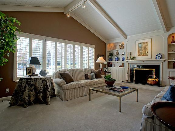 5th image of 86 Brookfield Dr