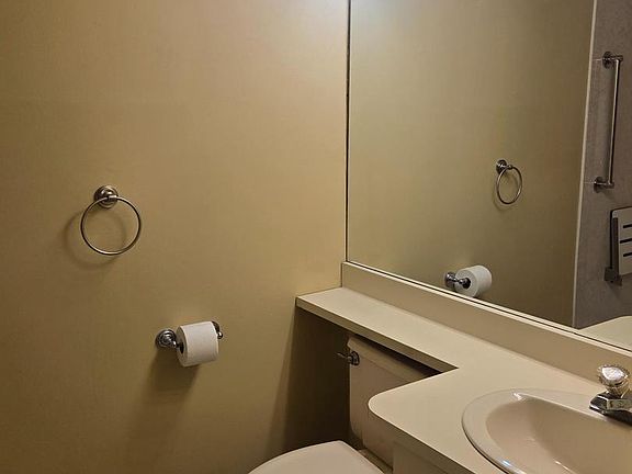 3rd image of 5209 Le Parc Dr Unit 6-38