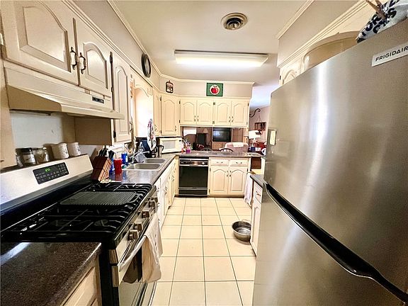 3rd image of 203 Mockingbird Ln
