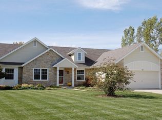 5654 Richwood Ln, Racine, WI 53402