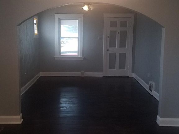 3rd image of 4233 Rosewood Ave