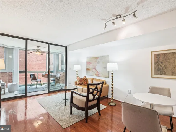 1001 N Vermont St APT 812, Arlington, VA 22201