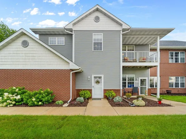 691 W Dekora STREET Unit E, Saukville, WI 53080
