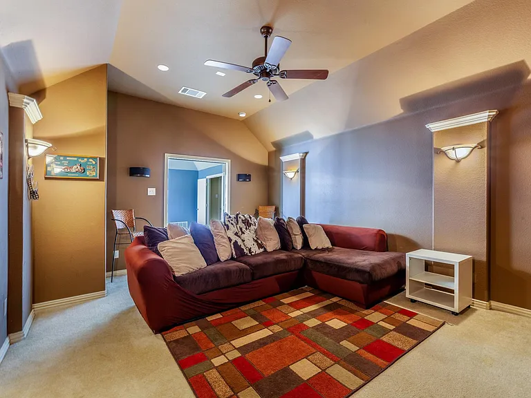 920 Fannin Dr — Photo 41