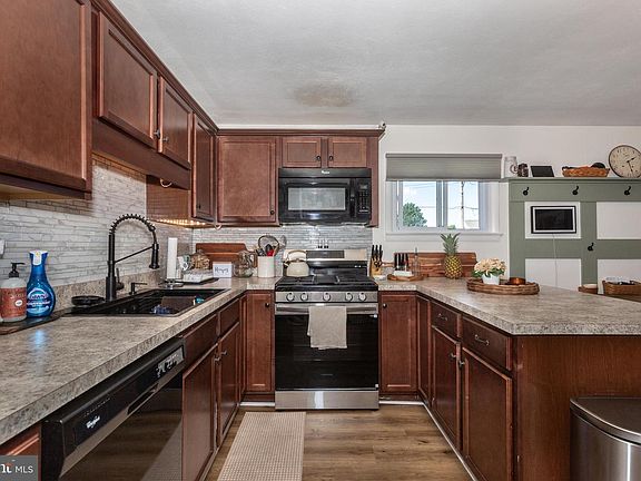 2nd image of 22 Pleasant View Dr