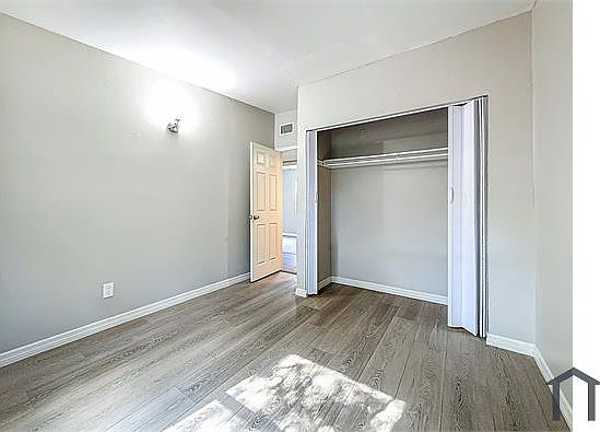5th image of 4017 E Grove St