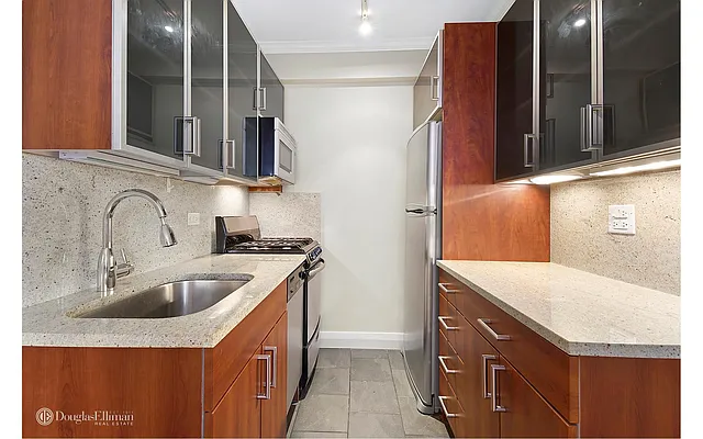 Rented by Douglas Elliman | media 7