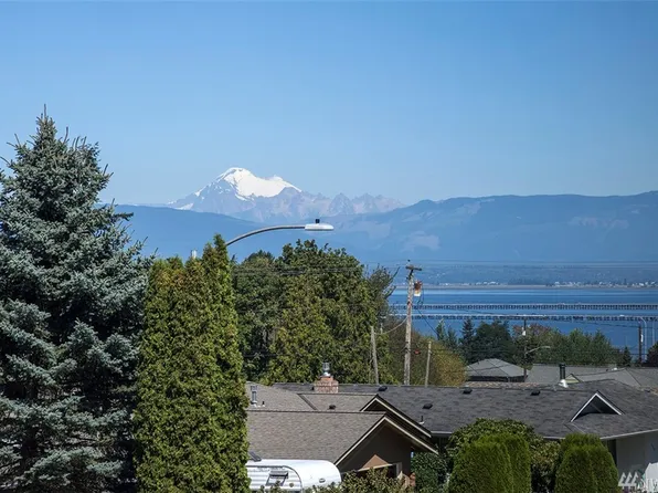 1103 38th St, Anacortes, WA 98221