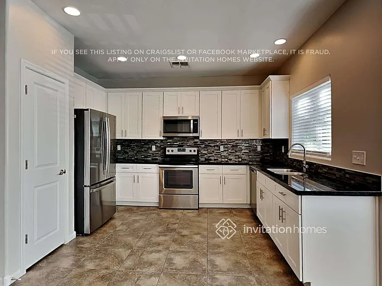1840 W Pollack St — Photo 7