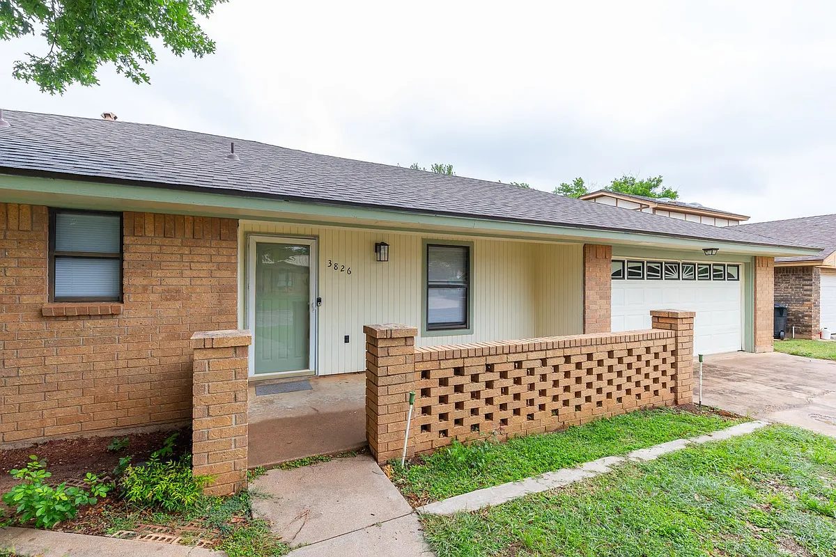 Building Photo - 3826 Crest Way