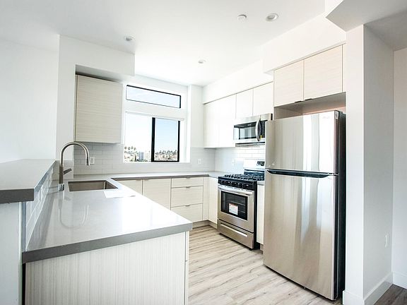 2nd image of 338 N Mariposa Ave #101A