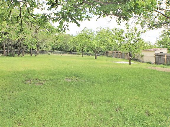 5th image of 703 Shady Ln